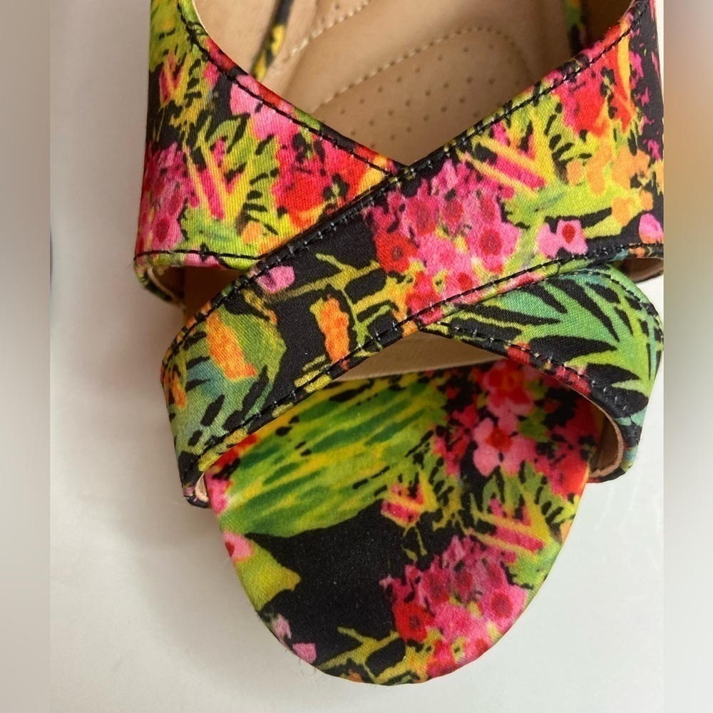 DexFlex Comfort~Vibrant Floral Criss Cross Open Toe Cork Wedge Shoes~Size 8.5 - Picture 3 of 15